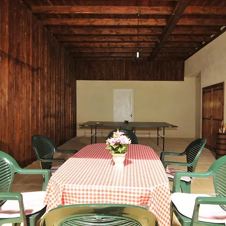 Villa Sleeps 12 Pool Wifi Albas (Lot)